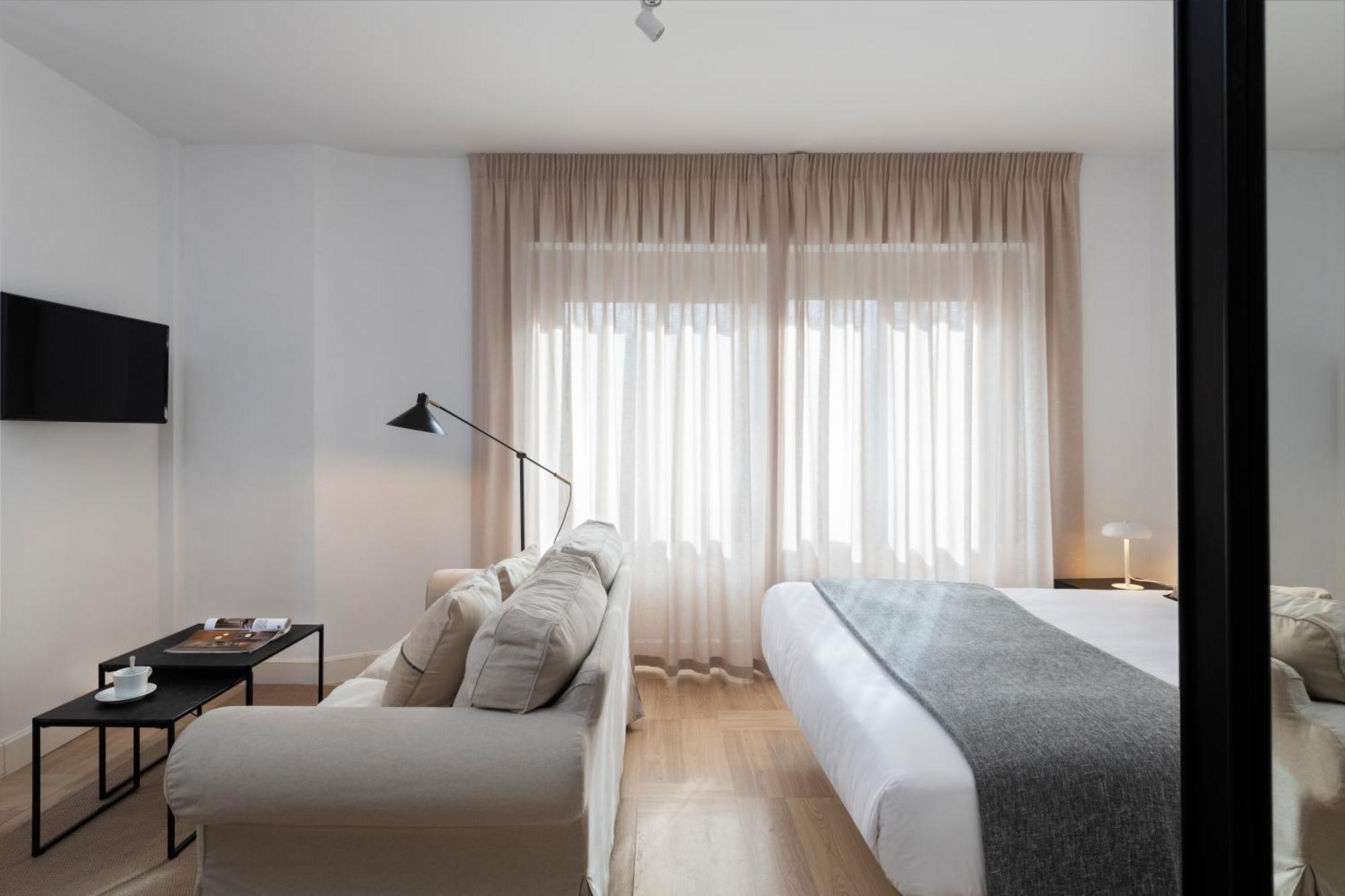 Salado Suites Apartments Севилья Экстерьер фото